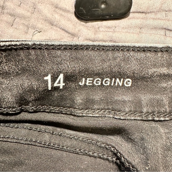 a.n.a NWT Women's Denim Jean Jeggings Sz 14 Black Embroidered Rose Design Pant - Picture 10 of 13